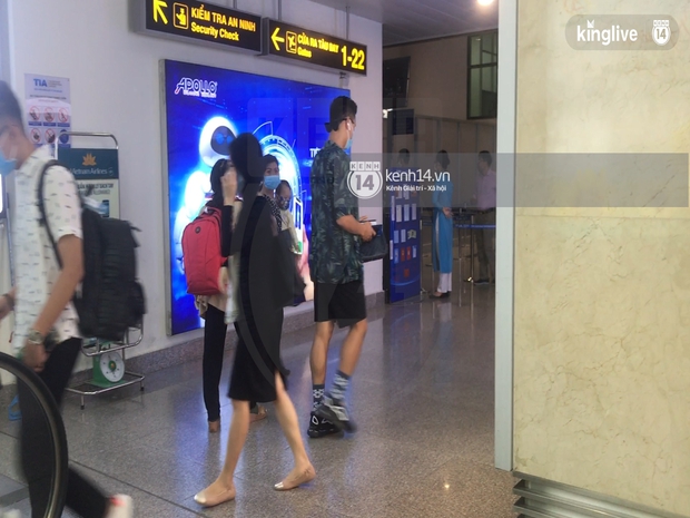 Dàn cầu thủ đã đến Phú Quốc ăn cưới Công Phượng: Dũng gôn giật spotlight, Tiến Linh xách theo vest cưới hứa hẹn đêm nay cực bảnh! - Ảnh 3. Dàn cầu thủ đã đến Phú Quốc ăn cưới Công Phượng: Dũng gôn giật spotlight, Tiến Linh xách theo vest cưới hứa hẹn đêm nay cực bảnh! - Ảnh 3.