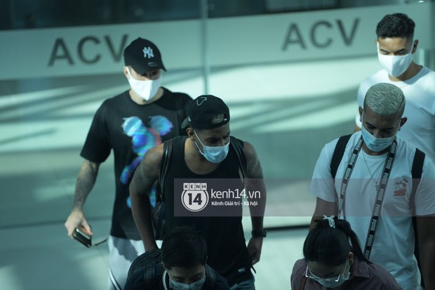 Visual cực gắt của chú rể Công Phượng và dàn khách mời toàn cầu thủ hot trong loạt ảnh chụp vội - Ảnh 7.