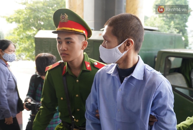 Xét xử vụ bé 3 tuổi bị mẹ ruột và bố dượng đánh đến tử vong: 2 bị cáo bật khóc, thay đổi lời khai, không thừa nhận bạo hành con - Ảnh 6. Xét xử vụ bé 3 tuổi bị mẹ ruột và bố dượng đánh đến tử vong: 2 bị cáo bật khóc, thay đổi lời khai, không thừa nhận bạo hành con - Ảnh 6.