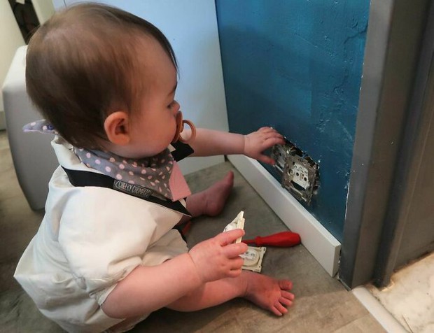 Khi một ông bố siêu lầy chăm con: Mẹ thì hết hồn với đống ảnh được gửi tới, dân mạng thì cười bò vì quá hài hước - Ảnh 13.