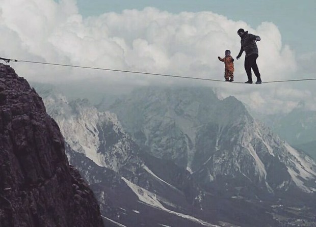 Khi một ông bố siêu lầy chăm con: Mẹ thì hết hồn với đống ảnh được gửi tới, dân mạng thì cười bò vì quá hài hước - Ảnh 6.