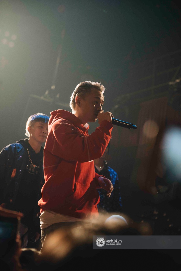 Nguyên team SpaceSpeakers dạt sang hết, nhường sân khấu cho dàn gà cưng Binz tạo nên đêm liveshow chơi hệ Hip-hop quá dữ! - Ảnh 20. Nguyên team SpaceSpeakers dạt sang hết, nhường sân khấu cho dàn gà cưng Binz tạo nên đêm liveshow chơi hệ Hip-hop quá dữ! - Ảnh 20.