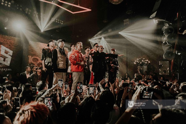 Nguyên team SpaceSpeakers dạt sang hết, nhường sân khấu cho dàn gà cưng Binz tạo nên đêm liveshow chơi hệ Hip-hop quá dữ! - Ảnh 2. Nguyên team SpaceSpeakers dạt sang hết, nhường sân khấu cho dàn gà cưng Binz tạo nên đêm liveshow chơi hệ Hip-hop quá dữ! - Ảnh 2.