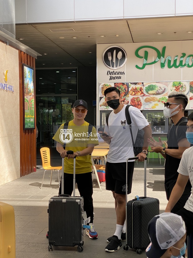 Visual cực gắt của chú rể Công Phượng và dàn khách mời toàn cầu thủ hot trong loạt ảnh chụp vội - Ảnh 12.