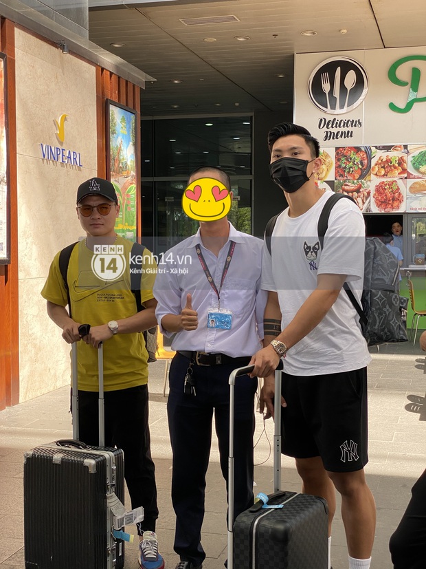 Hot hơn cả thời tiết Phú Quốc là khoảnh khắc bộ 3 sát gái Quang Hải - Văn Hậu - Văn Thanh hội tụ trong một khung hình! - Ảnh 4. Hot hơn cả thời tiết Phú Quốc là khoảnh khắc bộ 3 sát gái Quang Hải - Văn Hậu - Văn Thanh hội tụ trong một khung hình! - Ảnh 4.