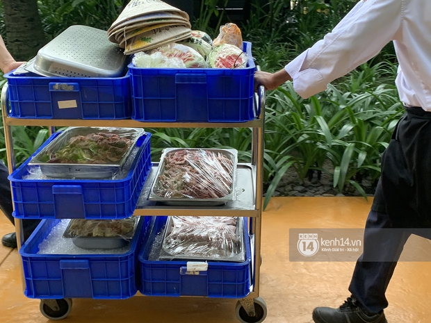 Lộ diện công đoạn chuẩn bị tiệc cưới Công Phượng - Viên Minh tại Phú Quốc, dự kiến toàn các món cầu kỳ - Ảnh 4. Lộ diện công đoạn chuẩn bị tiệc cưới Công Phượng - Viên Minh tại Phú Quốc, dự kiến toàn các món cầu kỳ - Ảnh 4.