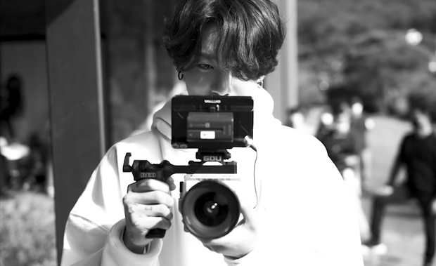 Teaser MV thứ 2 của BTS toàn ảnh đen trắng khác hẳn teaser 1, nhưng sao cả nhóm nhìn buồn thế này? - Ảnh 9. Teaser MV thứ 2 của BTS toàn ảnh đen trắng khác hẳn teaser 1, nhưng sao cả nhóm nhìn buồn thế này? - Ảnh 9.