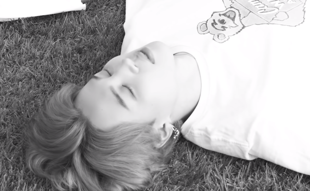 Teaser MV thứ 2 của BTS toàn ảnh đen trắng khác hẳn teaser 1, nhưng sao cả nhóm nhìn buồn thế này? - Ảnh 6. Teaser MV thứ 2 của BTS toàn ảnh đen trắng khác hẳn teaser 1, nhưng sao cả nhóm nhìn buồn thế này? - Ảnh 6.