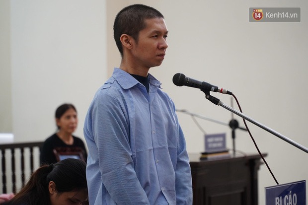 Xét xử vụ bé 3 tuổi bị mẹ ruột và bố dượng đánh đến tử vong: 2 bị cáo bật khóc, thay đổi lời khai, không thừa nhận bạo hành con - Ảnh 14. Xét xử vụ bé 3 tuổi bị mẹ ruột và bố dượng đánh đến tử vong: 2 bị cáo bật khóc, thay đổi lời khai, không thừa nhận bạo hành con - Ảnh 14.
