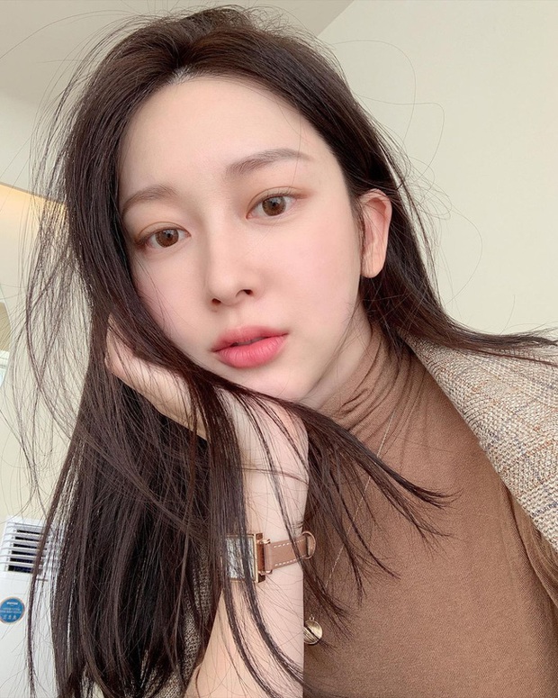 Các bác sĩ thực hiện đúng 3 bước skincare buổi sáng: Đơn giản vậy mà giữ được da ẩm mọng, chống lão hóa tối ưu - Ảnh 2.