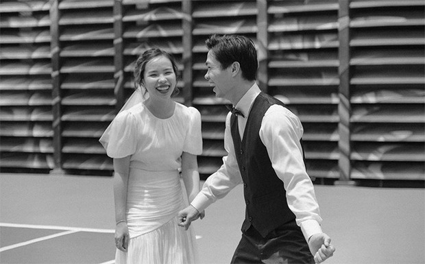 Cô dâu của Công Phượng diện váy cưới chỉ hơn 2 triệu, đụng hàng ngay với siêu mẫu bỉm sữa Lan Khuê - Ảnh 2. Cô dâu của Công Phượng diện váy cưới chỉ hơn 2 triệu, đụng hàng ngay với siêu mẫu bỉm sữa Lan Khuê - Ảnh 2.