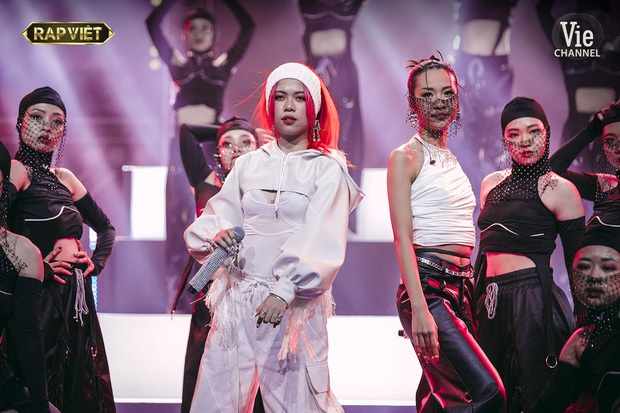 Có nữ nghệ sĩ ngồi ngay cạnh Suboi tại gala Rap Việt nhưng không được lên sóng, thậm chí có cả tiết mục kết hợp? - Ảnh 2. Có nữ nghệ sĩ ngồi ngay cạnh Suboi tại gala Rap Việt nhưng không được lên sóng, thậm chí có cả tiết mục kết hợp? - Ảnh 2.