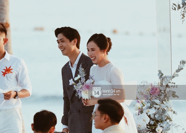 Bộ ảnh hôn lễ đẹp nức nở của Công Phượng - Viên Minh tại Phú Quốc: Nụ cười vỡ òa, cái nắm tay thật hơn bất cứ câu chuyện ngôn tình nào! - Ảnh 2.