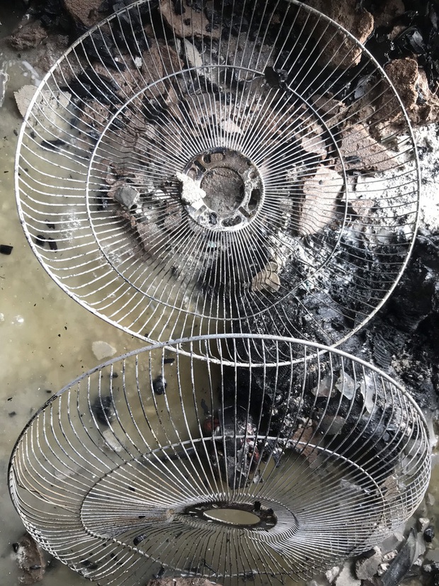 Cận cảnh bên trong khách sạn 4 sao vừa xảy ra hỏa hoạn, một phòng bị thiêu rụi hoàn toàn - Ảnh 15.