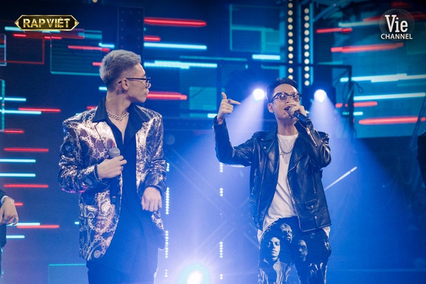 Sân khấu kết hợp giám khảo Rap Việt: Dàn sao quá trưng trổ, thí sinh càng dễ bay màu - Ảnh 3. Sân khấu kết hợp giám khảo Rap Việt: Dàn sao quá trưng trổ, thí sinh càng dễ bay màu - Ảnh 3.