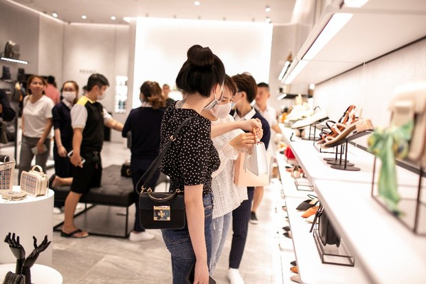 Deal giảm giá khét lẹt tuần này: Charles & Keith, Pedro, Coach, Dsquared2... đồng loạt giảm tới 70% - Ảnh 5. Deal giảm giá khét lẹt tuần này: Charles & Keith, Pedro, Coach, Dsquared2... đồng loạt giảm tới 70% - Ảnh 5.