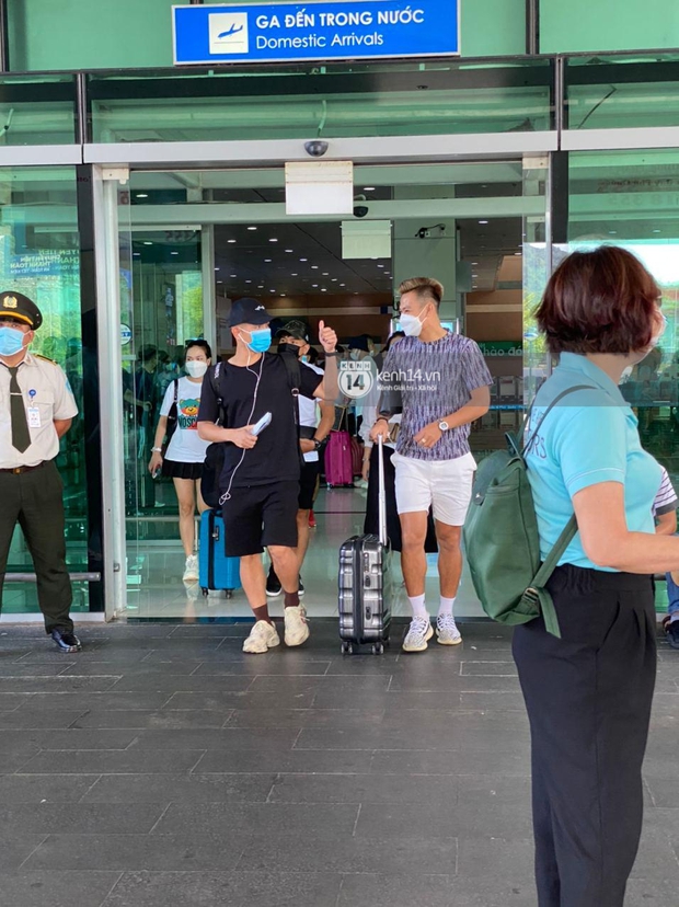 Visual cực gắt của chú rể Công Phượng và dàn khách mời toàn cầu thủ hot trong loạt ảnh chụp vội - Ảnh 10.