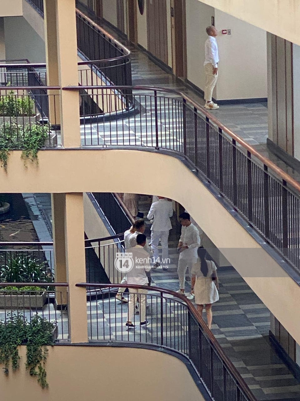 Hội bạn thân Công Phượng và dàn khách mời lên đồ tông trắng chuẩn dresscode, nhìn từ xa mà đẹp như tranh! - Ảnh 6. Hội bạn thân Công Phượng và dàn khách mời lên đồ tông trắng chuẩn dresscode, nhìn từ xa mà đẹp như tranh! - Ảnh 6.