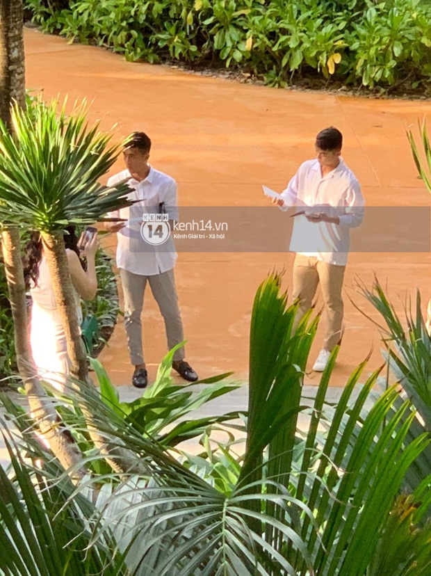Hội bạn thân Công Phượng và dàn khách mời lên đồ tông trắng chuẩn dresscode, nhìn từ xa mà đẹp như tranh! - Ảnh 9. Hội bạn thân Công Phượng và dàn khách mời lên đồ tông trắng chuẩn dresscode, nhìn từ xa mà đẹp như tranh! - Ảnh 9.