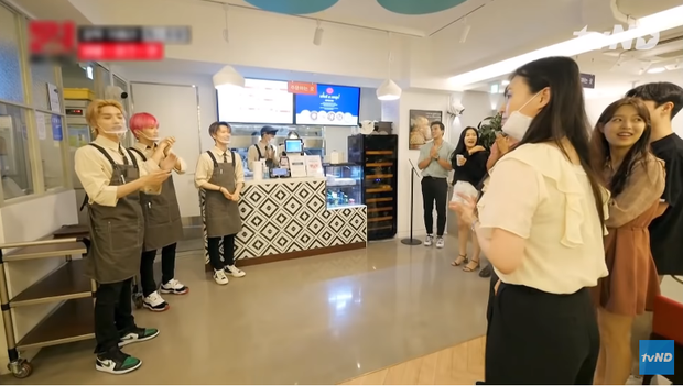 Làm nhân viên part-time chưa đầy 30 phút, 3 mẩu của SuperM hồn bay phách lạc vì chứng kiến màn đánh ghen cực căng - Ảnh 15.