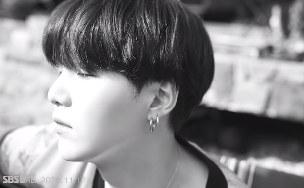Teaser MV thứ 2 của BTS toàn ảnh đen trắng khác hẳn teaser 1, nhưng sao cả nhóm nhìn buồn thế này? - Ảnh 8. Teaser MV thứ 2 của BTS toàn ảnh đen trắng khác hẳn teaser 1, nhưng sao cả nhóm nhìn buồn thế này? - Ảnh 8.