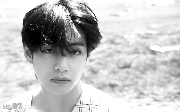 Teaser MV thứ 2 của BTS toàn ảnh đen trắng khác hẳn teaser 1, nhưng sao cả nhóm nhìn buồn thế này? - Ảnh 3. Teaser MV thứ 2 của BTS toàn ảnh đen trắng khác hẳn teaser 1, nhưng sao cả nhóm nhìn buồn thế này? - Ảnh 3.