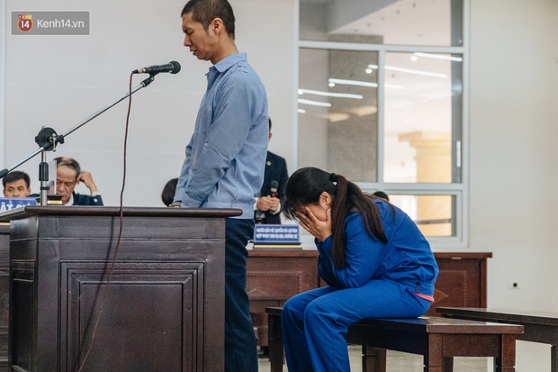 Toàn cảnh phiên tòa nhiều nước mắt vụ án mẹ đẻ và bố dượng bạo hành con gái 3 tuổi đến chết - Ảnh 6. Toàn cảnh phiên tòa nhiều nước mắt vụ án mẹ đẻ và bố dượng bạo hành con gái 3 tuổi đến chết - Ảnh 6.