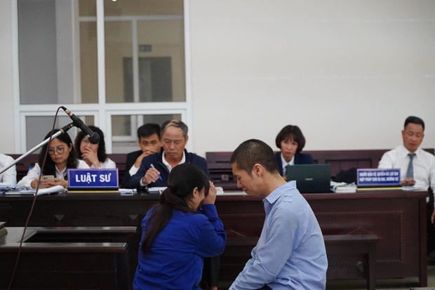 Vụ bạo hành con gái 3 tuổi tử vong: Con trai bị tuyên án tử, người bố chỉ biết lặng lẽ động viên con mạnh mẽ lên - Ảnh 2. Vụ bạo hành con gái 3 tuổi tử vong: Con trai bị tuyên án tử, người bố chỉ biết lặng lẽ động viên con mạnh mẽ lên - Ảnh 2.