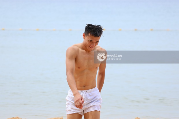Bà hàng xóm livestream buổi sáng ý nghĩa của Dũng gôn: Chèo thuyền thật xa rồi nằm ườn khoe body, đã tính toán góc đẹp cả rồi ý! - Ảnh 18. Bà hàng xóm livestream buổi sáng ý nghĩa của Dũng gôn: Chèo thuyền thật xa rồi nằm ườn khoe body, đã tính toán góc đẹp cả rồi ý! - Ảnh 18.