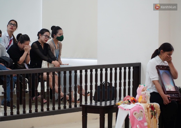 Tuyên án tử hình với bố dượng, tù chung thân với mẹ đẻ vụ bạo hành bé gái 3 tuổi tử vong - Ảnh 11. Tuyên án tử hình với bố dượng, tù chung thân với mẹ đẻ vụ bạo hành bé gái 3 tuổi tử vong - Ảnh 11.
