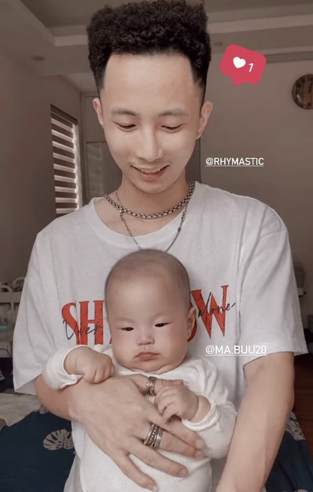 Biểu cảm ngộ nghĩnh của cha con Rhymastic gây sốt, netizen bình luận: Khi bạn có mẹ xinh nhưng lại thừa hưởng nét tấu hài từ bố - Ảnh 2.