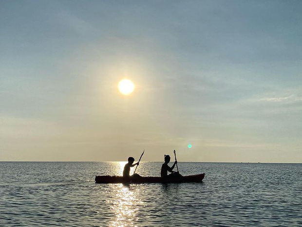 Hậu đám cưới Công Phượng và Viên Minh: Khách mời chill bên bờ biển đẹp như tranh, khoe ảnh long lanh cùng cô dâu chú rể - Ảnh 4. Hậu đám cưới Công Phượng và Viên Minh: Khách mời chill bên bờ biển đẹp như tranh, khoe ảnh long lanh cùng cô dâu chú rể - Ảnh 4.