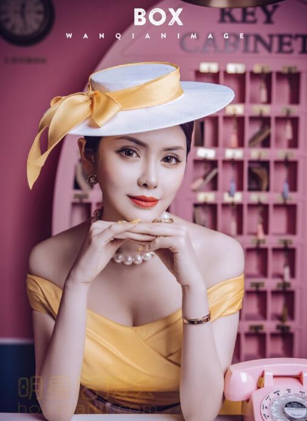 Nữ người mẫu, streamer siêu vòng một thường xuyên khoe hình ảnh gợi cảm lên sóng và cái kết... hối không kịp - Ảnh 1.