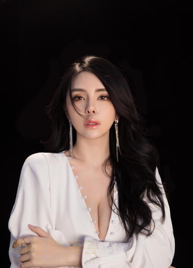 Nữ người mẫu, streamer siêu vòng một thường xuyên khoe hình ảnh gợi cảm lên sóng và cái kết... hối không kịp - Ảnh 11.