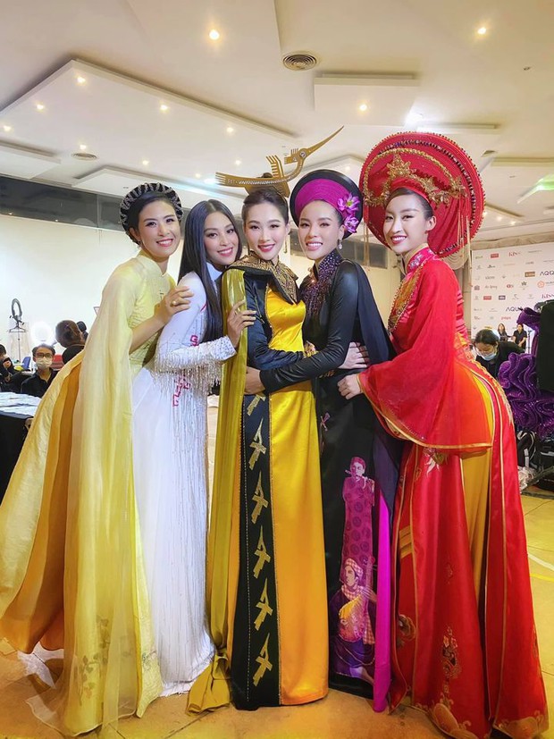 Bức ảnh hot nhất đêm qua: 5 Hoa hậu của thập kỷ hội tụ chung khung hình, thần tiên tỷ tỷ Đặng Thu Thảo lu mờ cả dàn mỹ nhân - Ảnh 2.
