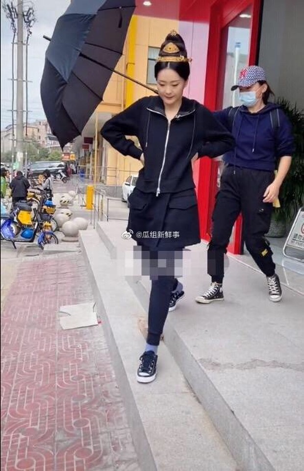 Tan mộng hào môn vì chồng phá sản, Tình Nhi Vương Diễm chật vật, như người ở trước mặt mẹ chồng hậu duệ hoàng tộc - Ảnh 3. Tan mộng hào môn vì chồng phá sản, Tình Nhi Vương Diễm chật vật, như người ở trước mặt mẹ chồng hậu duệ hoàng tộc - Ảnh 3.