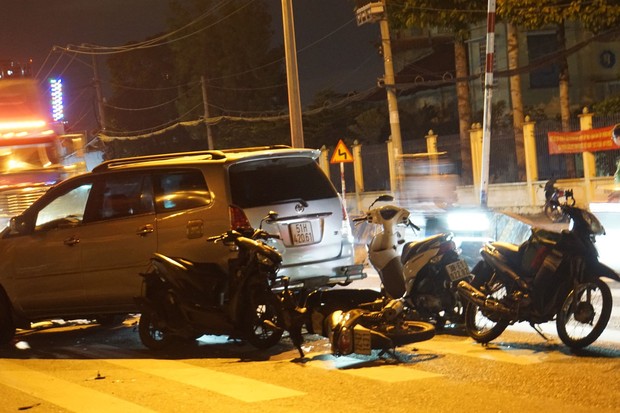 Tài xế lái ô tô tông cả chục xe máy tại giao lộ ở Sài Gòn khai không sử dụng chất kích thích - Ảnh 1.