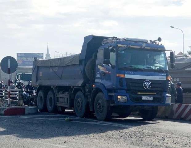 Tài xế xe ben tông xe cảnh sát trong cuộc rượt đuổi như phim hành động - Ảnh 1.