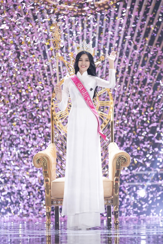 Đi xem Chung kết Hoa hậu Việt Nam 2020 cũng không làm Wowy xao nhãng, vẫn tung thính bài mới như thật - Ảnh 1.