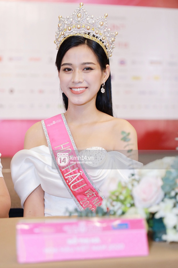 Đích thân Hoa hậu Việt Nam 2020 trả lời về nghi vấn dàn xếp giải và được người nhà nâng đỡ, BTC cuộc thi nói gì? - Ảnh 4. Đích thân Hoa hậu Việt Nam 2020 trả lời về nghi vấn dàn xếp giải và được người nhà nâng đỡ, BTC cuộc thi nói gì? - Ảnh 4.