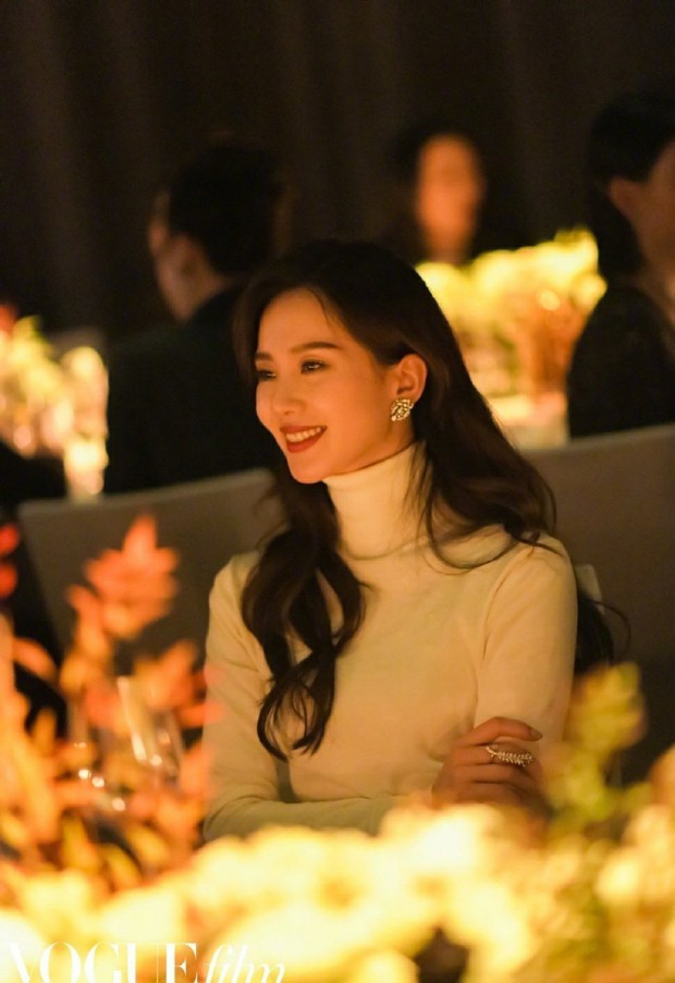 Nhan sắc lộng lẫy tựa thiên kim nhà hào môn của Lưu Thi Thi gây bão: Nổi nhất buổi tiệc, lấn át cả Dương Mịch lẫn Châu Tấn - Ảnh 2. Nhan sắc lộng lẫy tựa thiên kim nhà hào môn của Lưu Thi Thi gây bão: Nổi nhất buổi tiệc, lấn át cả Dương Mịch lẫn Châu Tấn - Ảnh 2.