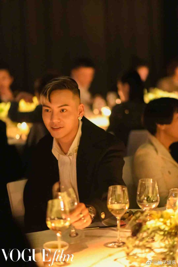 Nhan sắc lộng lẫy tựa thiên kim nhà hào môn của Lưu Thi Thi gây bão: Nổi nhất buổi tiệc, lấn át cả Dương Mịch lẫn Châu Tấn - Ảnh 8. Nhan sắc lộng lẫy tựa thiên kim nhà hào môn của Lưu Thi Thi gây bão: Nổi nhất buổi tiệc, lấn át cả Dương Mịch lẫn Châu Tấn - Ảnh 8.
