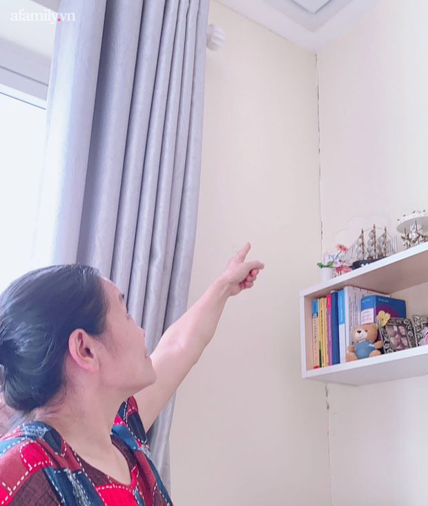 Hà Nội: Chung cư cao cấp 5 năm không được cấp sổ, tường nứt, nước ngấm làm mục sàn nhà, cư dân khốn khổ ở nhà mình mà như ở nhờ Hà Nội: Chung cư cao cấp 5 năm không được cấp sổ, tường nứt, nước ngấm làm mục sàn nhà, cư dân khốn khổ ở nhà mình mà như ở nhờ
