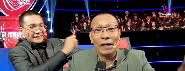 Clip: MC Lại Văn Sâm bị lây tính tăng động, tiết lộ lý do phải gọi Lại Văn Wy là... anh - Ảnh 3.