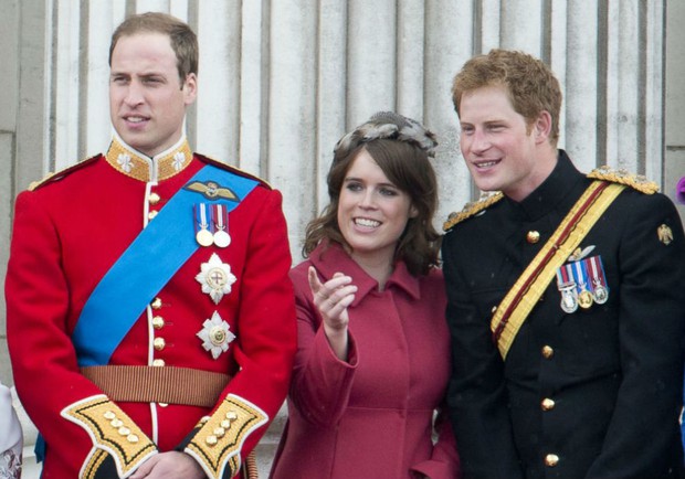 Động thái vội vã ngay trong đêm của Hoàng gia Anh nhằm dứt khoát loại bỏ vợ chồng Meghan Markle ra khỏi gia tộc gây xôn xao dư luận - Ảnh 4. Động thái vội vã ngay trong đêm của Hoàng gia Anh nhằm dứt khoát loại bỏ vợ chồng Meghan Markle ra khỏi gia tộc gây xôn xao dư luận - Ảnh 4.