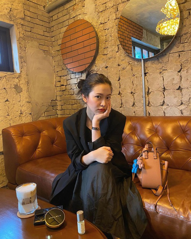 9 gợi ý diện blazer tối giản nhưng sang chảnh của sao Hàn, chị em copy theo là không sai được - Ảnh 7. 9 gợi ý diện blazer tối giản nhưng sang chảnh của sao Hàn, chị em copy theo là không sai được - Ảnh 7.