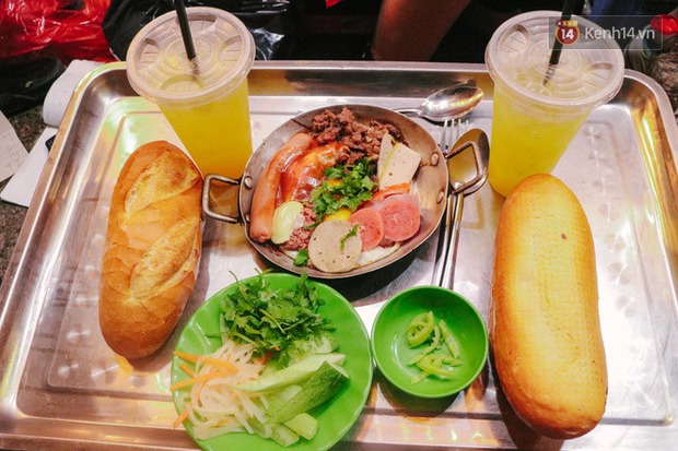 “Thâm cung bí sử” 2 hàng bánh mì chảo hot nhất giữa trung tâm Sài Gòn, khách đến lần đầu 90% đều không nhận ra đâu mới là bản gốc? - Ảnh 9. “Thâm cung bí sử” 2 hàng bánh mì chảo hot nhất giữa trung tâm Sài Gòn, khách đến lần đầu 90% đều không nhận ra đâu mới là bản gốc? - Ảnh 9.