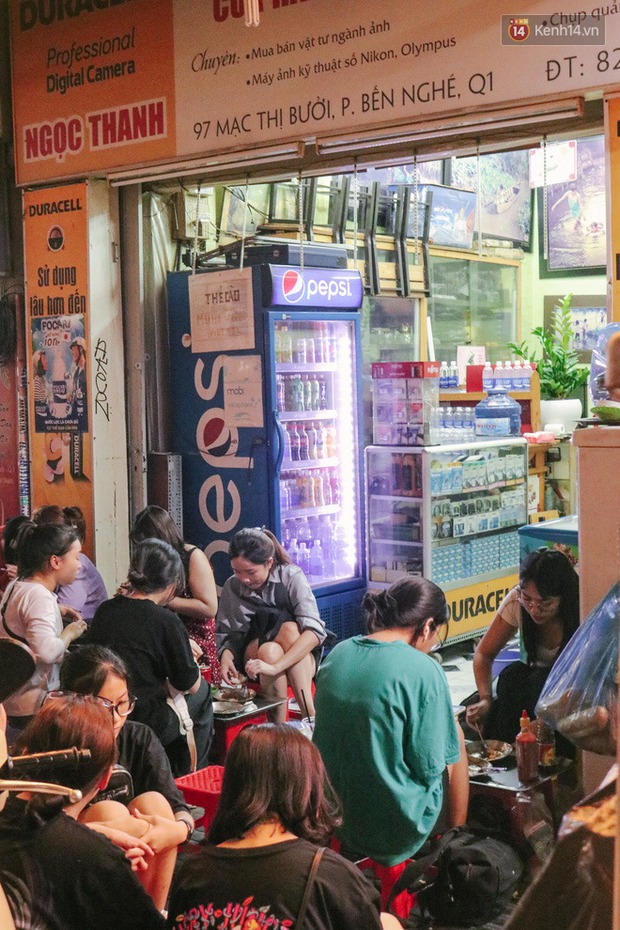 “Thâm cung bí sử” 2 hàng bánh mì chảo hot nhất giữa trung tâm Sài Gòn, khách đến lần đầu 90% đều không nhận ra đâu mới là bản gốc? - Ảnh 8. “Thâm cung bí sử” 2 hàng bánh mì chảo hot nhất giữa trung tâm Sài Gòn, khách đến lần đầu 90% đều không nhận ra đâu mới là bản gốc? - Ảnh 8.