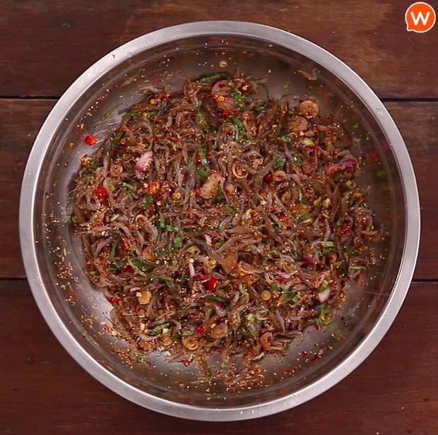 Cận cảnh món ăn sống còn nhảy tanh tách, nhìn vào ai cũng muốn bỏ chạy ở Thái Lan - Ảnh 5. Cận cảnh món ăn sống còn nhảy tanh tách, nhìn vào ai cũng muốn bỏ chạy ở Thái Lan - Ảnh 5.