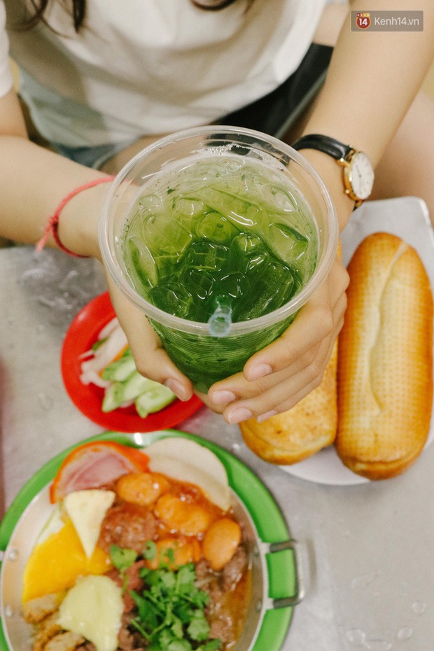 “Thâm cung bí sử” 2 hàng bánh mì chảo hot nhất giữa trung tâm Sài Gòn, khách đến lần đầu 90% đều không nhận ra đâu mới là bản gốc? - Ảnh 20. “Thâm cung bí sử” 2 hàng bánh mì chảo hot nhất giữa trung tâm Sài Gòn, khách đến lần đầu 90% đều không nhận ra đâu mới là bản gốc? - Ảnh 20.